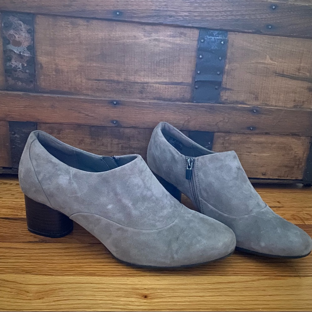 Clarks Unstructured gray suede booties - Picture 2 of 6